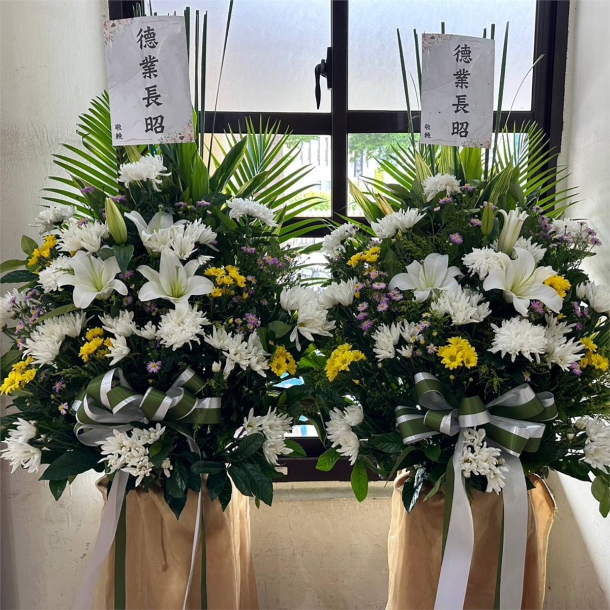 典雅高架花籃01(花款隨機出貨，無法指定)