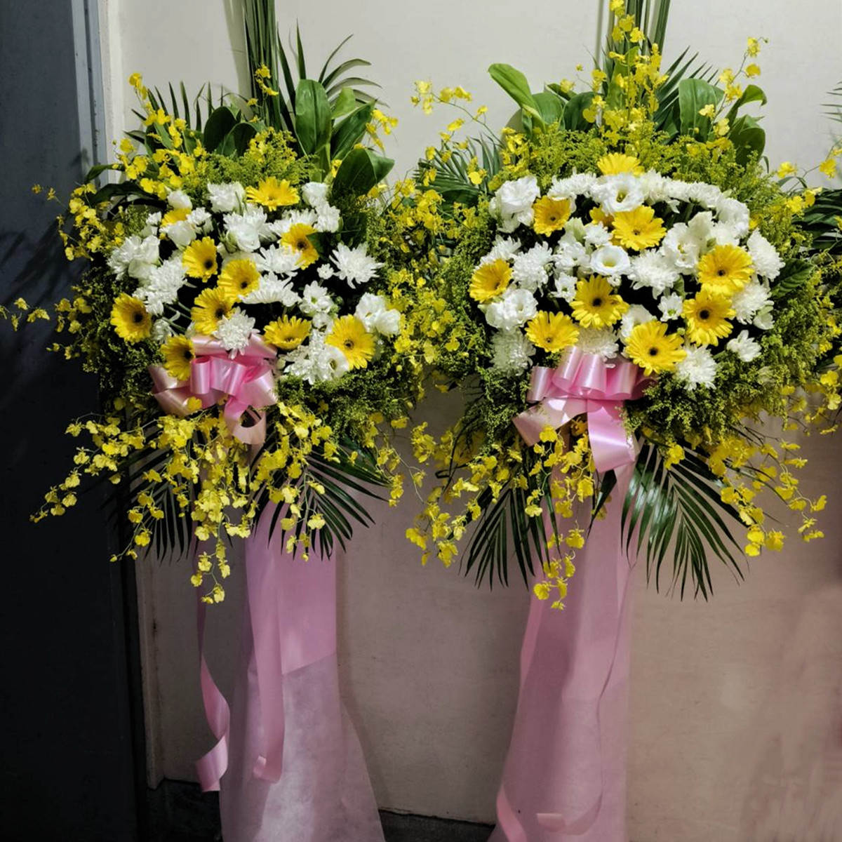 典雅高架花籃(B01款)(限殯儀館內)